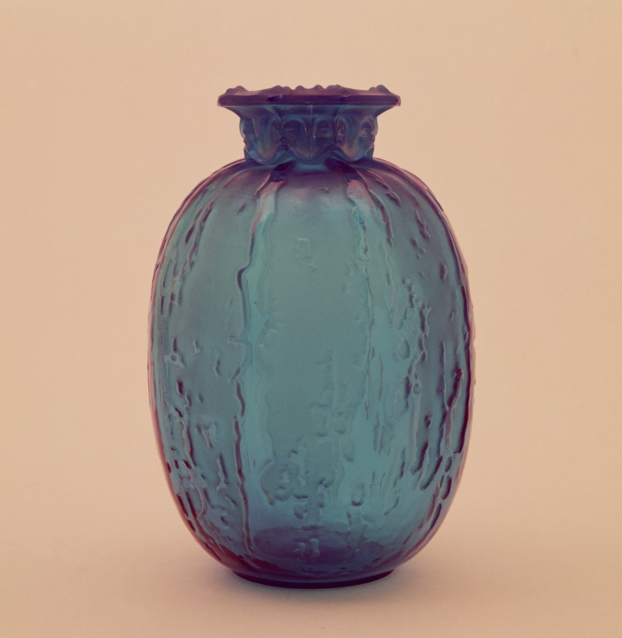 Krytá váza se saténovým povrchem, cca 1902 (sklo) od Rene Jules Lalique