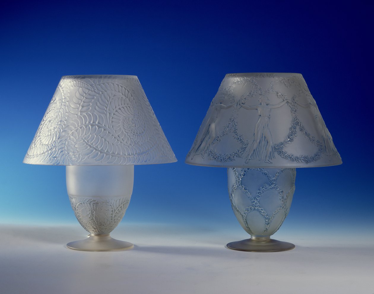 Feuillages Matné stolní lampy (sklo) od Rene Jules Lalique