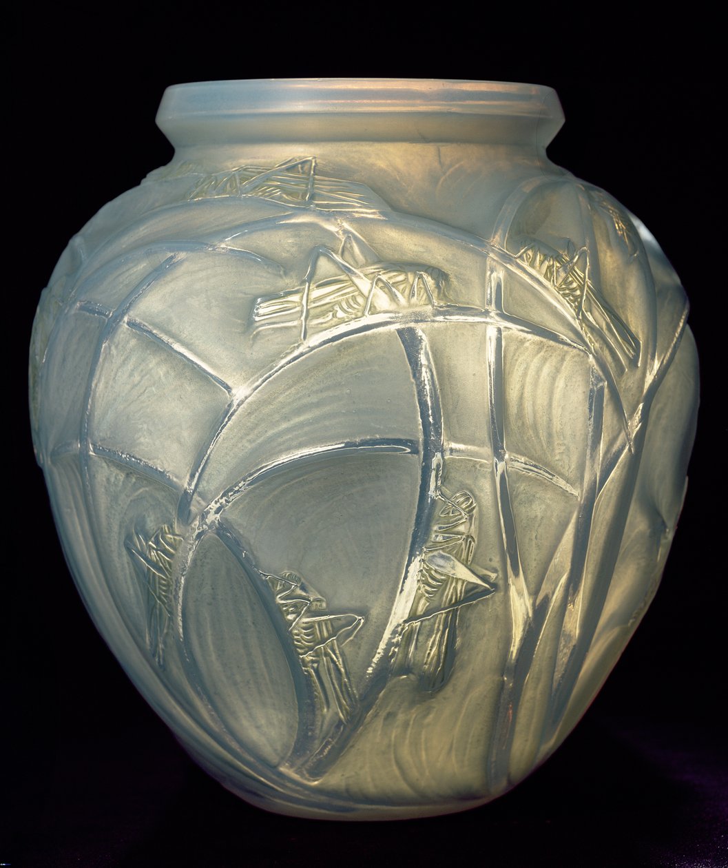 Grasshoppers, 1913 (modré opalizující sklo) od Rene Jules Lalique