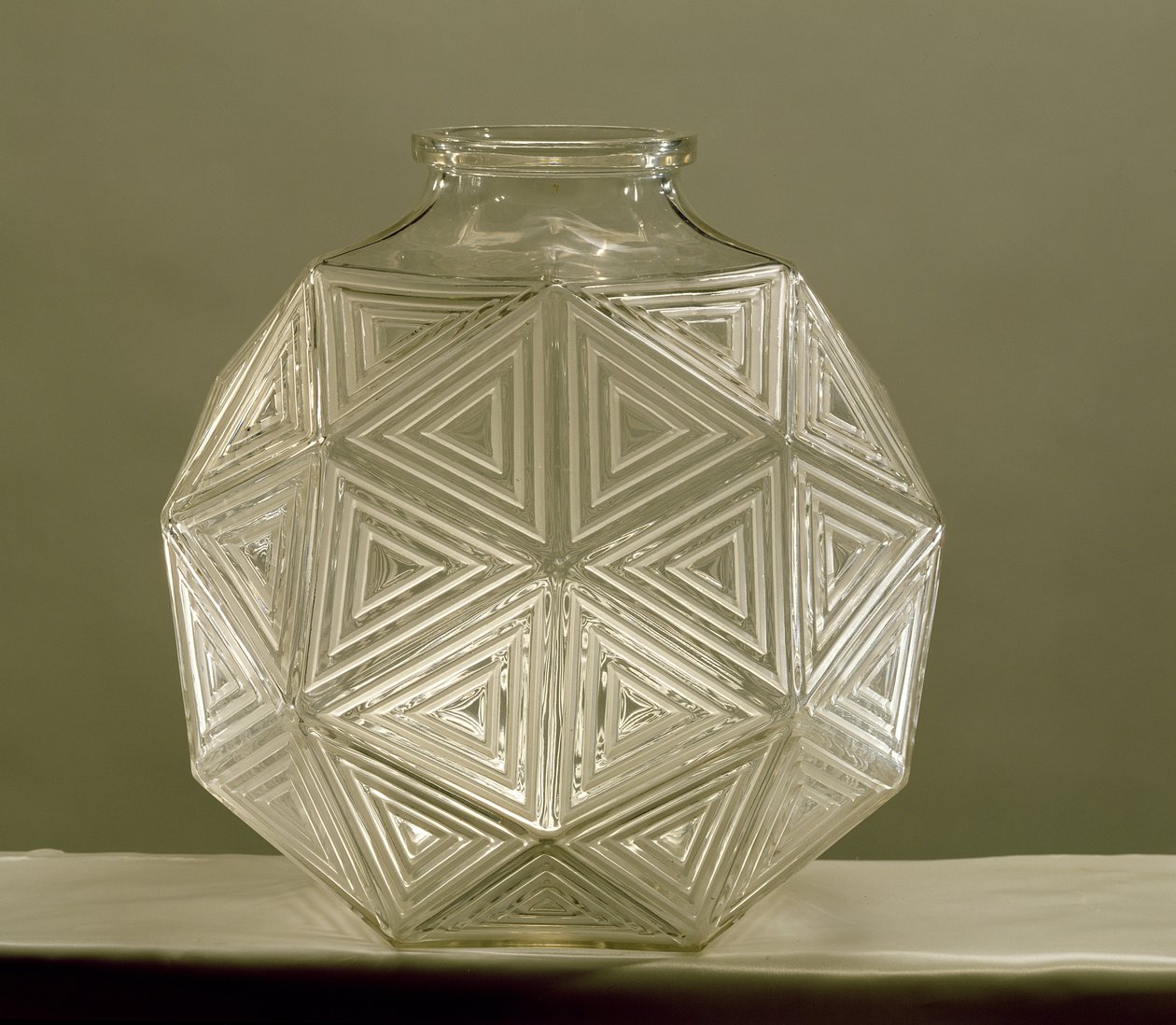 Váza Nanking, 1925 (čiré a matné sklo) od Rene Jules Lalique