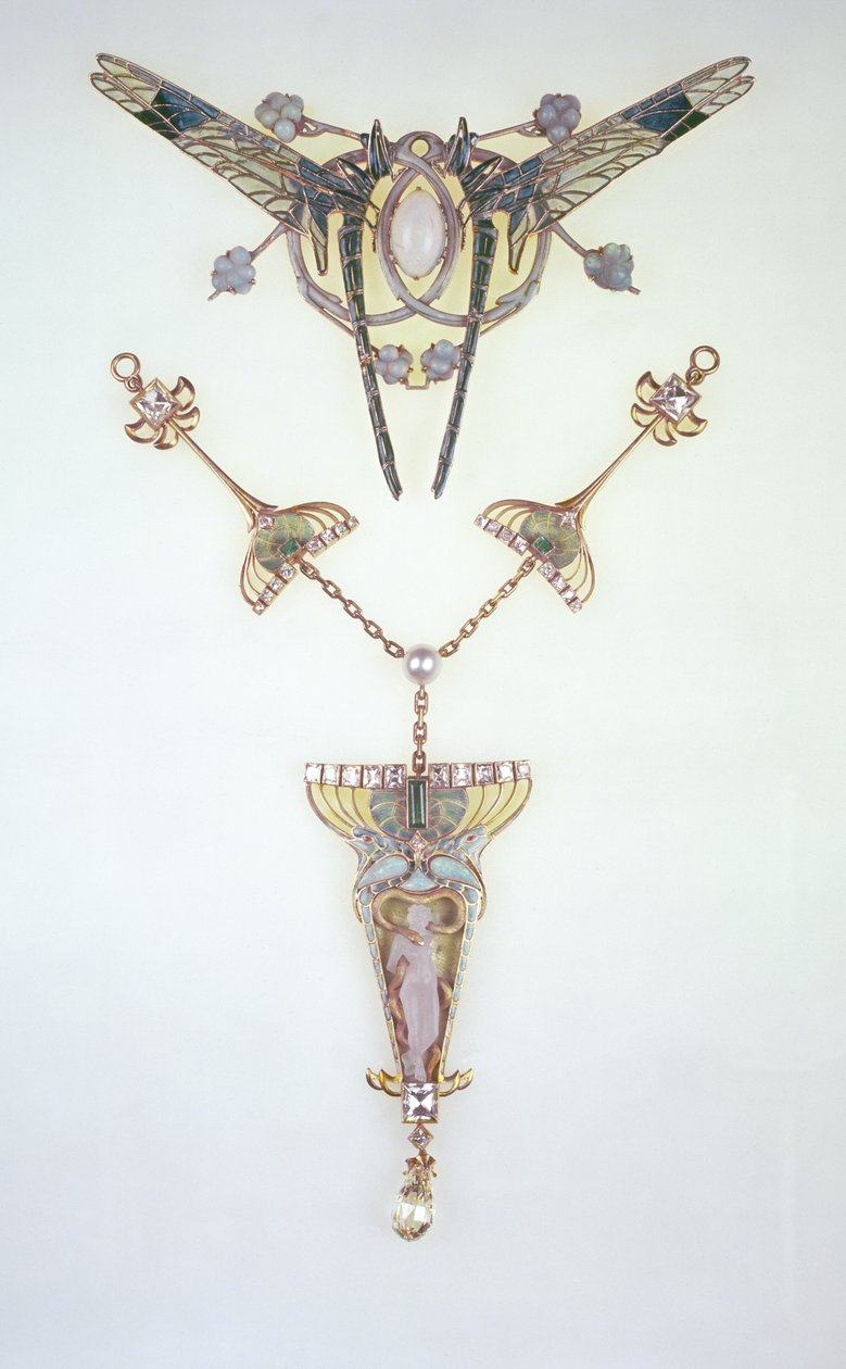 Ozdoba do vlasů od Lalique a přívěsek od Philippe Wolferse (1858-1929) od Rene Jules Lalique