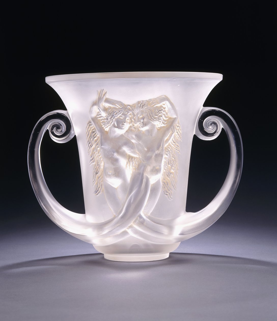 Nadica; velmi vzácná tvarovaná skleněná váza zobrazující dvě mořské panny, c. 30. léta (sklo) od Rene Jules Lalique