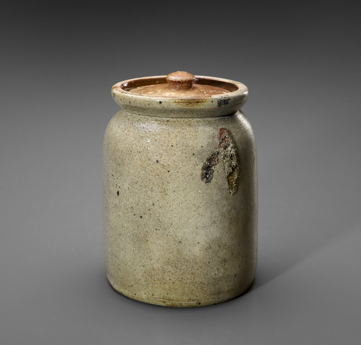 Jar, c. 1920-1935 (solně glazovaná kamenina) od Rhonesboro Pottery Company (attr.to)