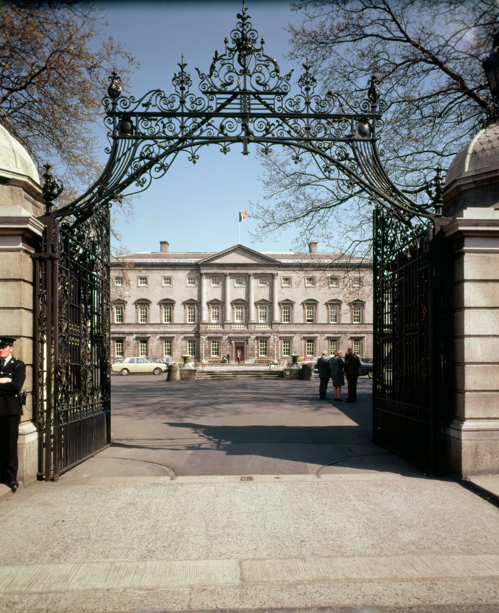 Vnější pohled od brány, postavená 1745-47 od Richard Castle