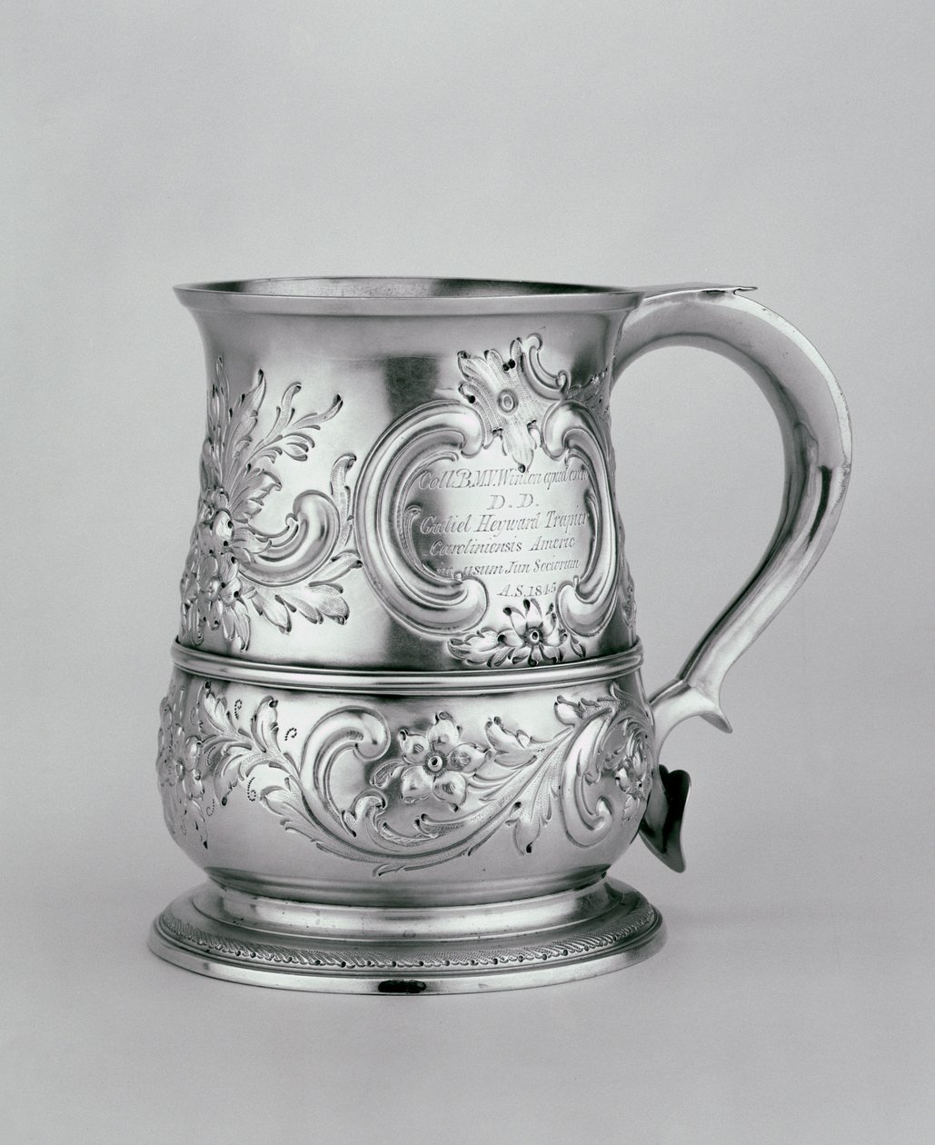 Hrnek s rukojetí, 1740-41, pronásledovaný a rytý c.1845 (stříbrný) od Richard and Cooke, Thomas Gurney