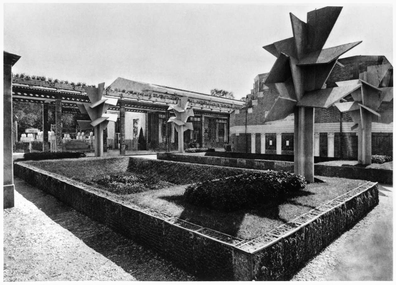 Zimní zahrada a kubistické betonové stromy na výstavě Art Deco z „Exposition des Arts Decoratifs, Batiments et Jardins“ od M. Roux-Spitze, Paříž, 1925 (beton) od Robert Mallet Stevens