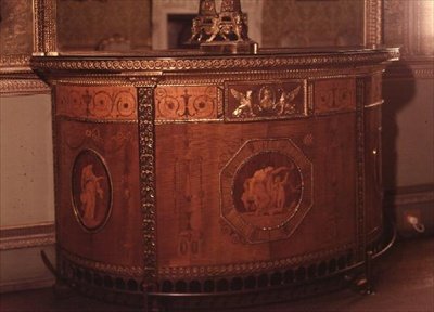 Jedna z dvojice komod od Adama, 1773 od Robert Adamson