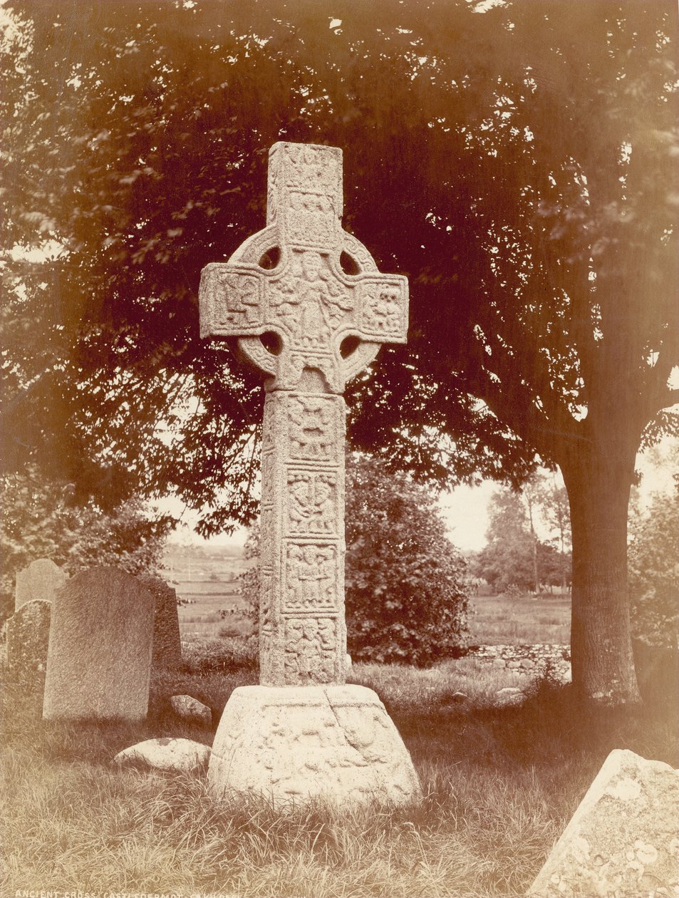 South High Cross v Castledermot, Co. Kildare, Irsko (sépiová fotografie) od Robert French