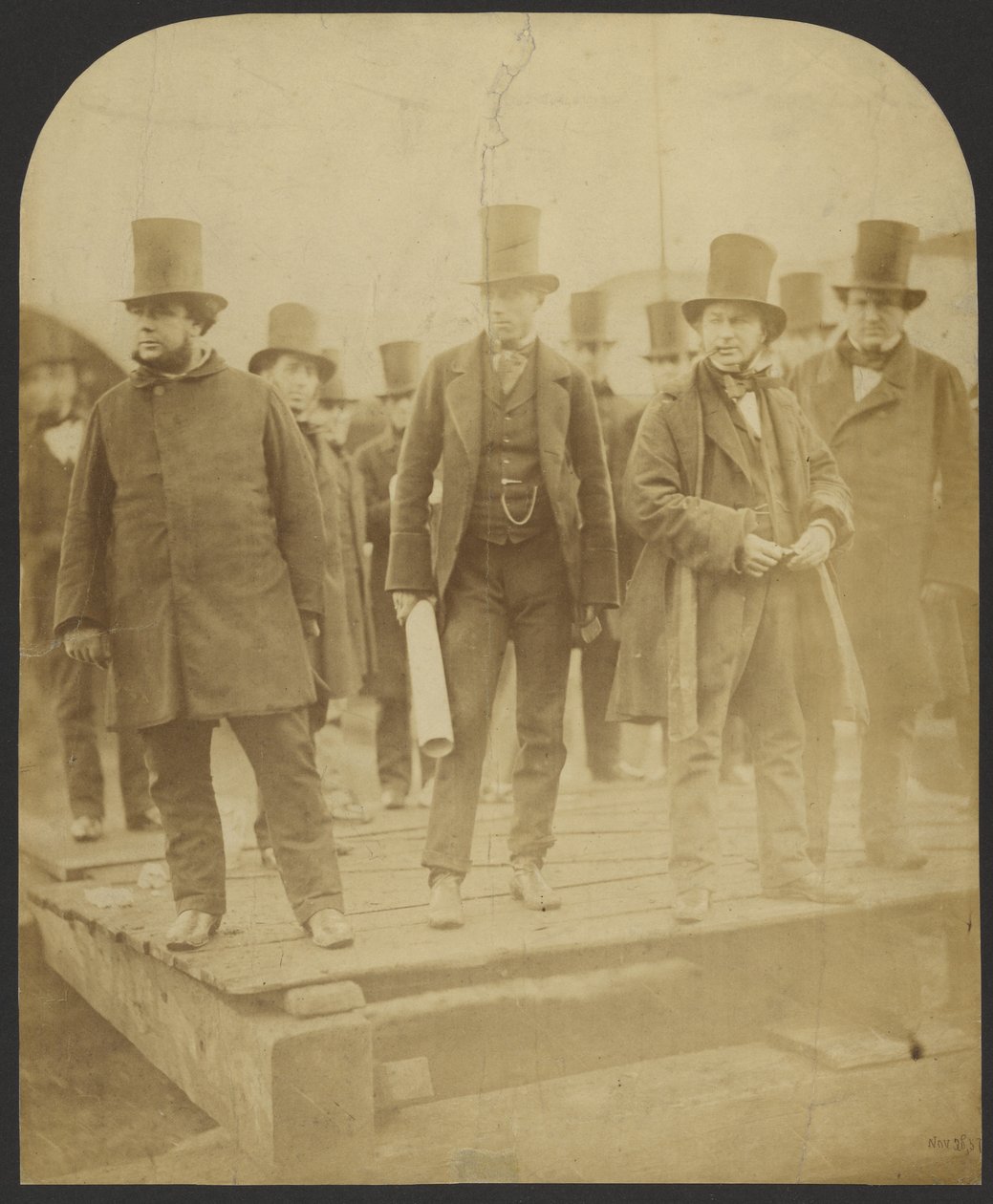[Skupinový portrét: J. Scott Russell, Henry Wakefield, Isambard Kingdom Brunel, Lord Derby] od Robert Howlett