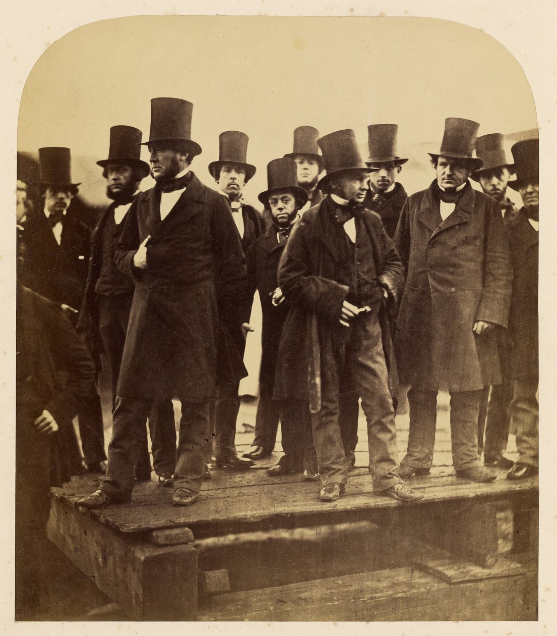 I. K. Brunel a další sledují pokus o spuštění lodi Great Eastern na vodu od Robert Howlett