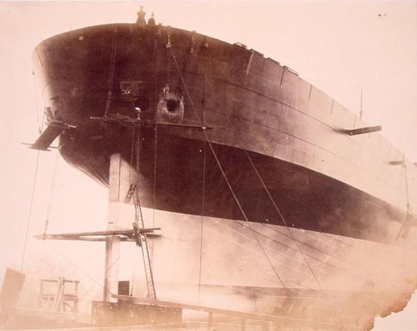 Leviathan, boční pohled na trup, asi 1857 (sépiová fotografie) od Robert Howlett