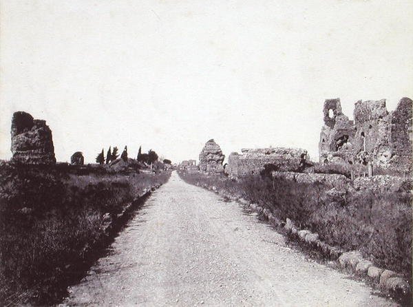 Pohled na Via Appia Antica (černobílá fotografie) od Robert MacPherson