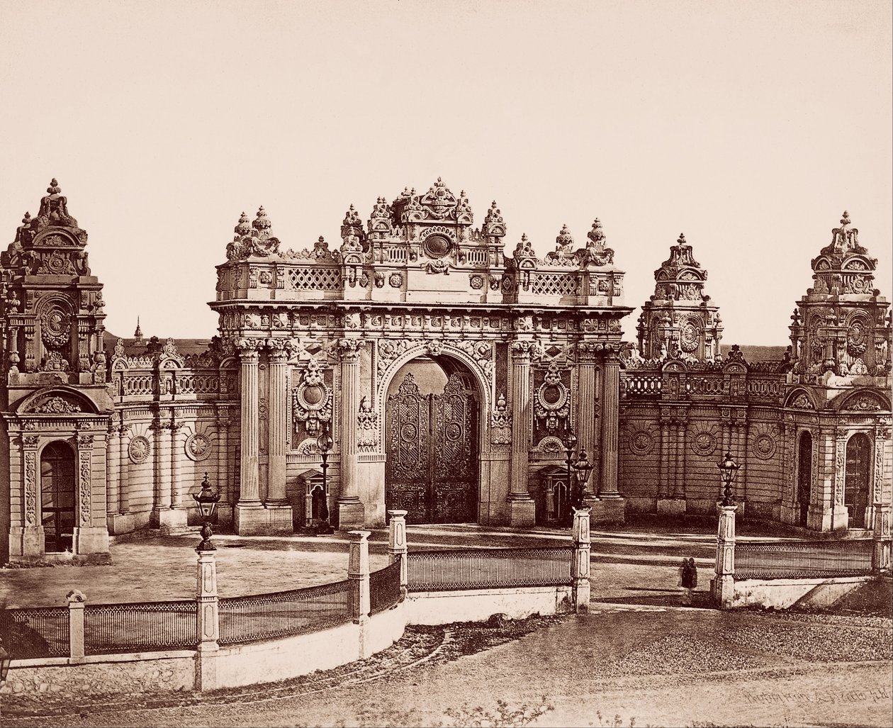 Císařská brána paláce Dolmabahçe od Robertson and Beato