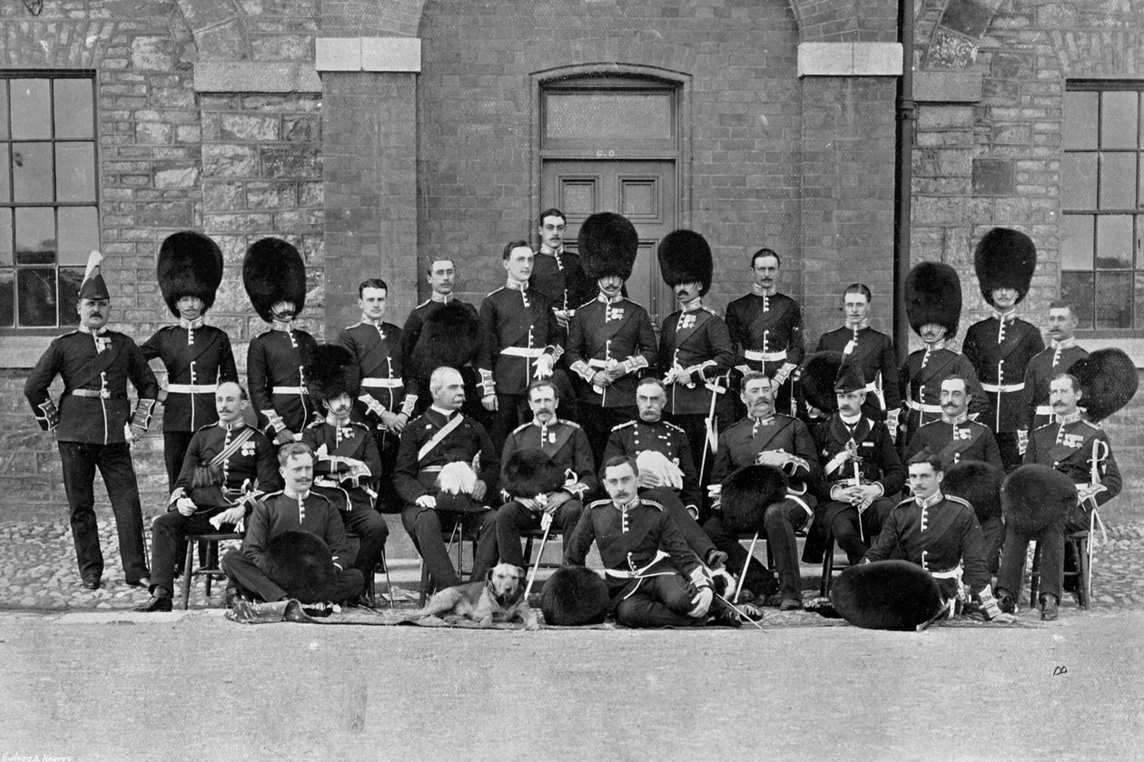 Inspekční skupina důstojníků 1. skotské gardy, 1896 od Robinson and Sons