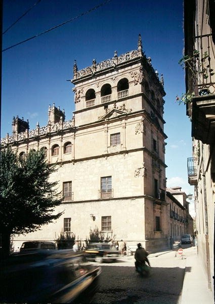 Pohled na věž Palacio de Monterrey, zahájený v roce 1540 od Juan and Rodrigo Gil de Hontanon