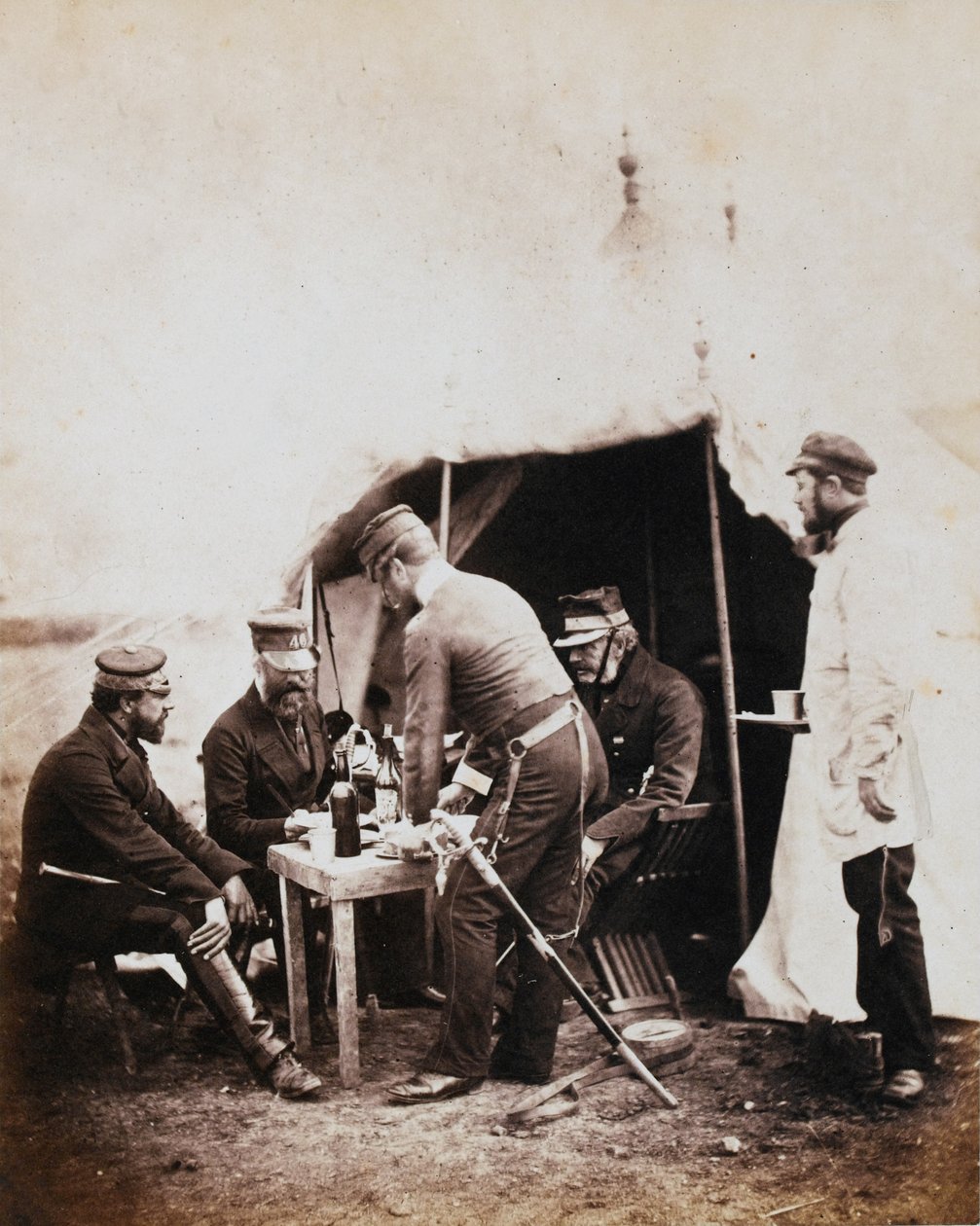 Brigádní generál Robert Garrett a důstojníci 4. divize, z alba 52 fotografií z krymské války od Roger Fenton