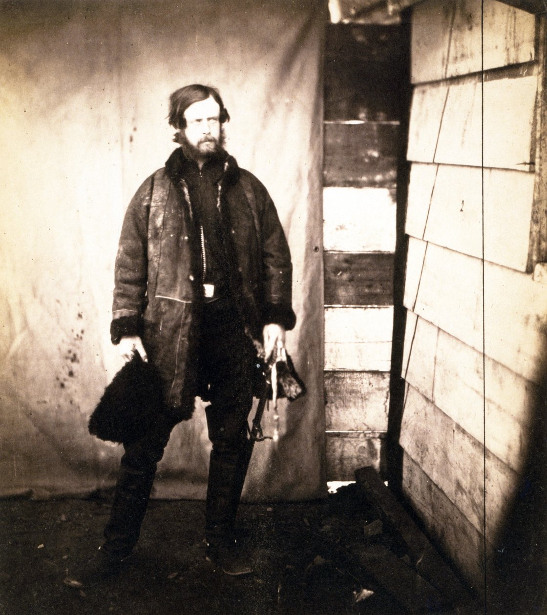 Kapitán Alexander Leslie-Melville, příslušník granátnické gardy, asi 1855 (želatinový stříbrný tisk) od Roger Fenton