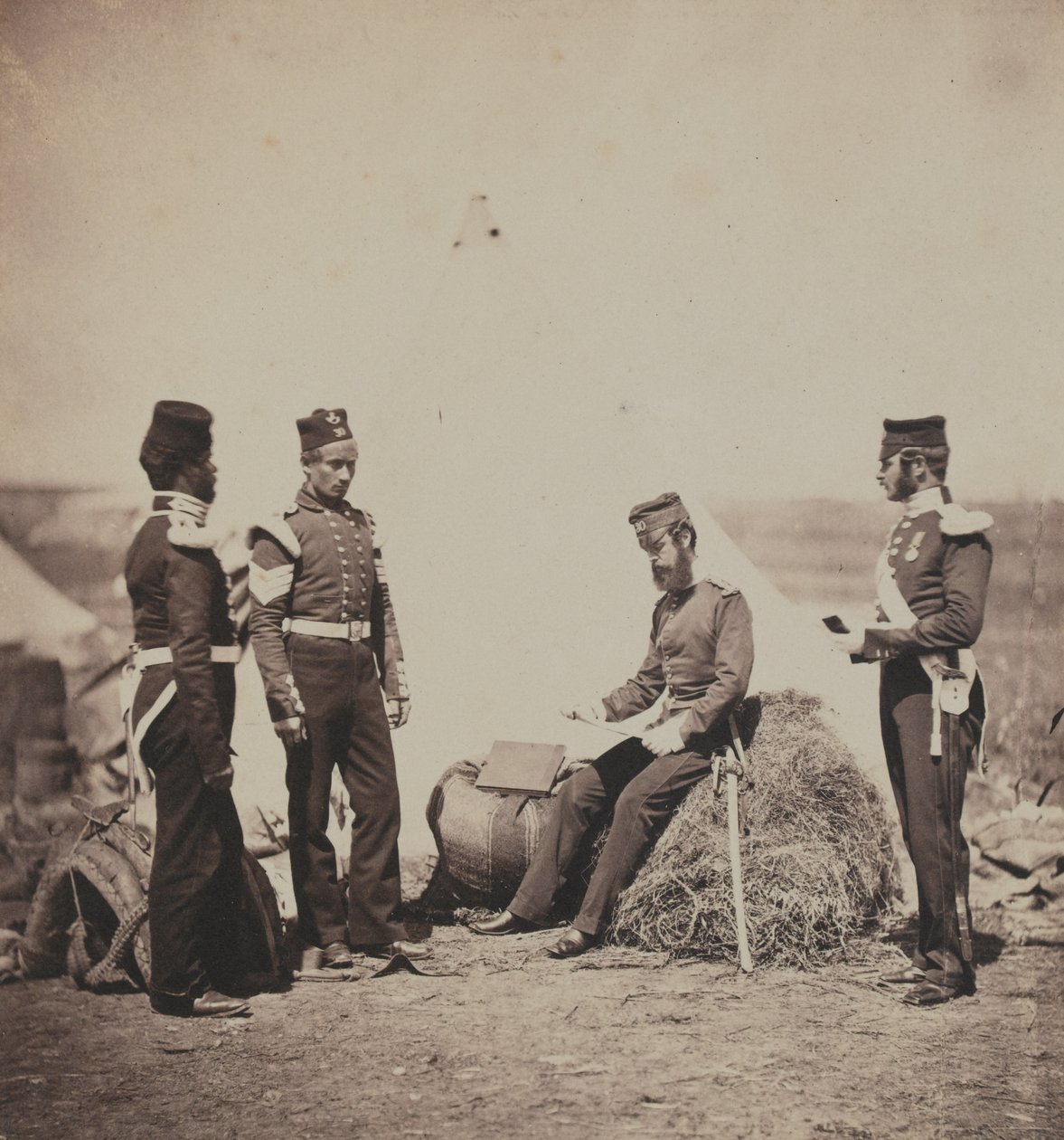Kapitán Mark Walker, 30. (The Cambridgeshire) Regiment of Foot, Reading General Orders, z alba 52 fotografií spojených s krymskou válkou, 1855 od Roger Fenton
