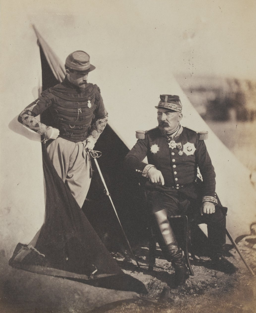 Generál Pierre Bosquet (1810-61) a kapitán Dampierre, z alba 52 fotografií z krymské války od Roger Fenton