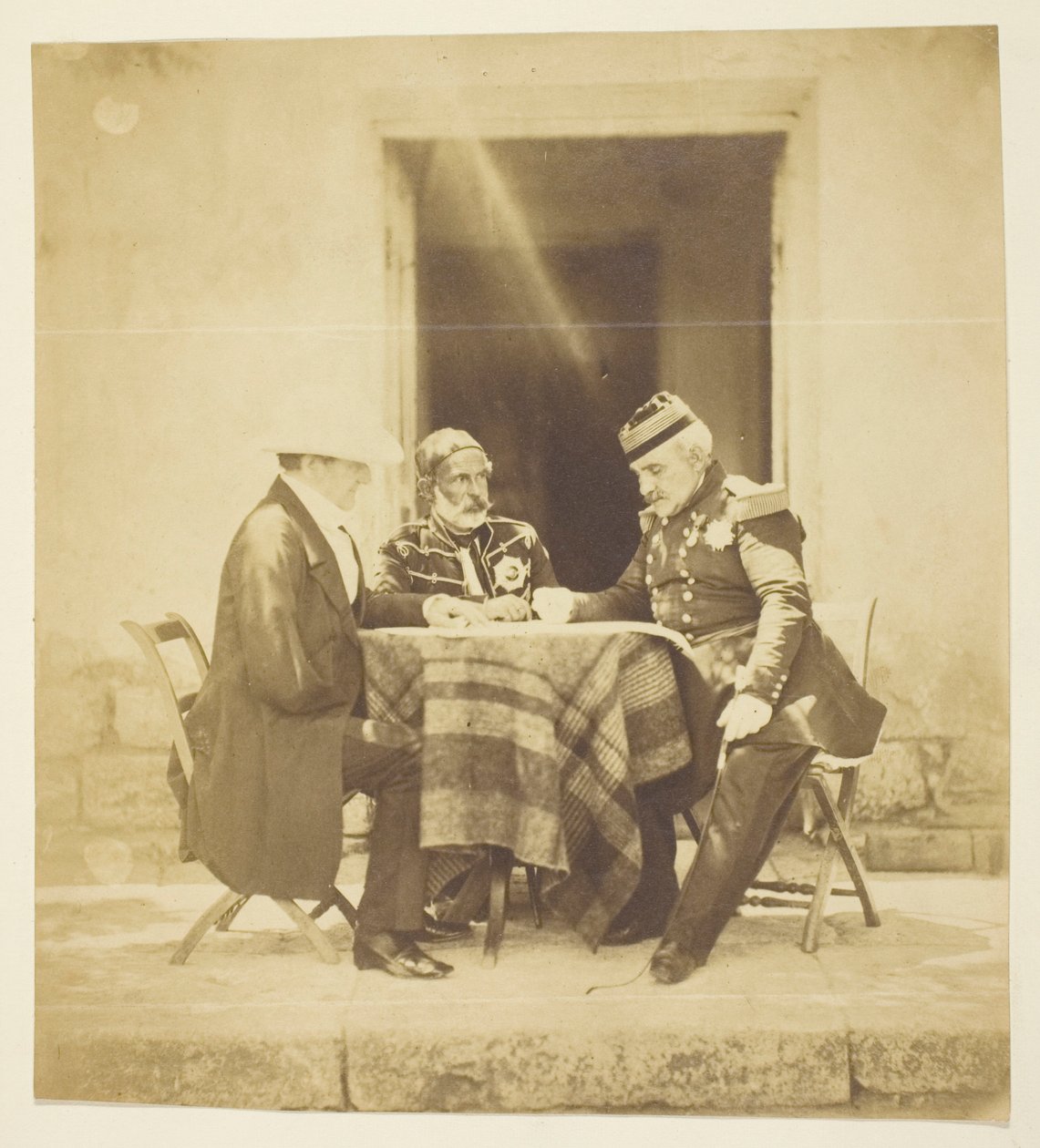 Válečná porada: lord Raglan, Omar Paša a Pélissier, pořízeno večer před dobytím Mankelenu na Krymu od Roger Fenton