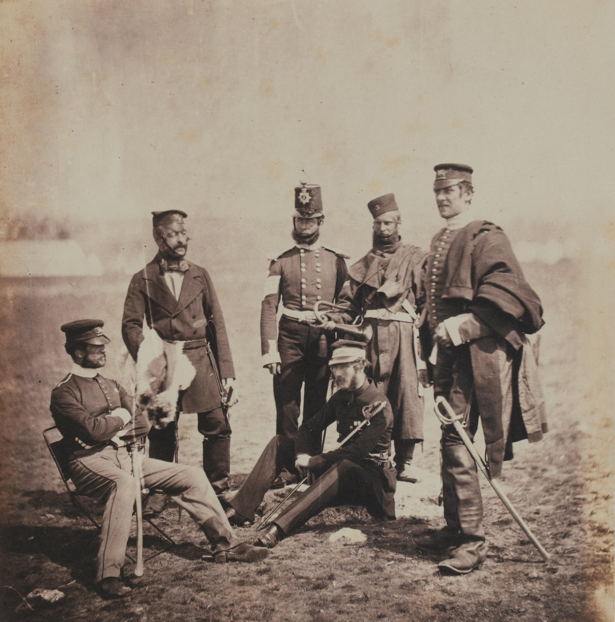 Brigádní generál Charles Thomas Van Straubenzee (1812-92) a Officers of the Buffs, z alba 52 fotografií spojených s krymskou válkou, 1855 od Roger Fenton