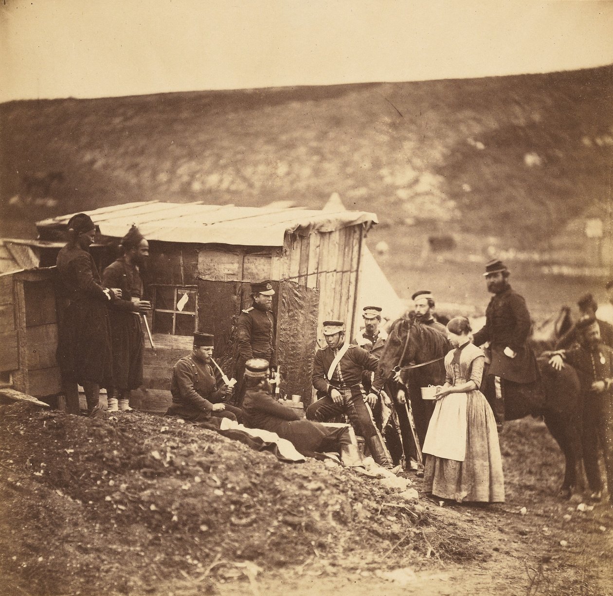 Tábor 4. gardového dragounského pluku, veselá společnost, Francouzi a Angličané od Roger Fenton