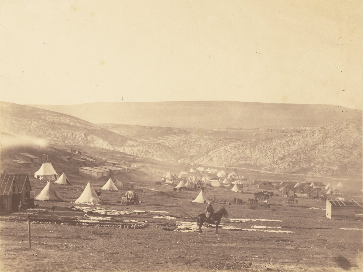 Jezdecký tábor u Balaklavy, pohled na náhorní plošinu u Sevastopolu. od Roger Fenton