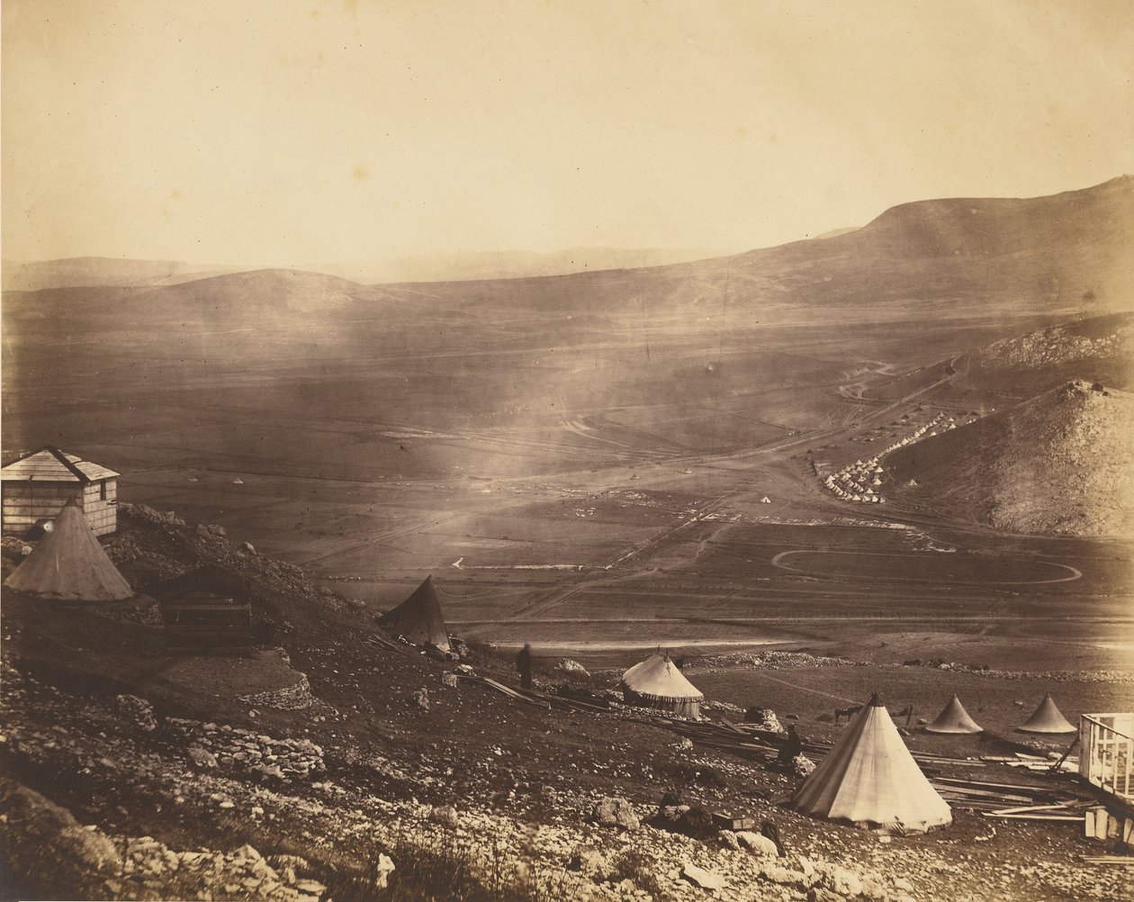 Jezdecký tábor, pohled směrem na Kadikoi. od Roger Fenton