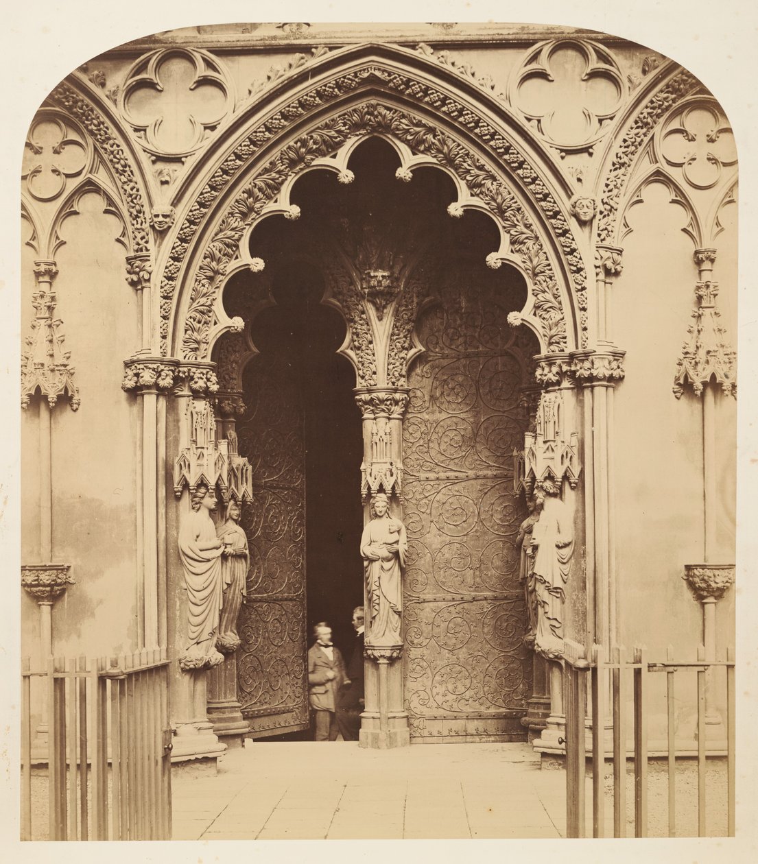 Ústřední vchod, západní předsíň, katedrála v Lichfieldu od Roger Fenton