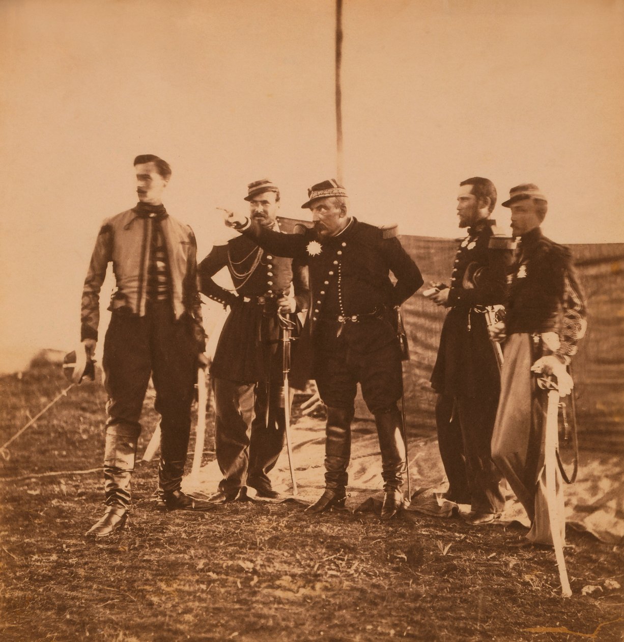 Francouzský generál Pierre Bosquet dává rozkazy svému štábu, Krymská válka, Krym, Ukrajina od Roger Fenton