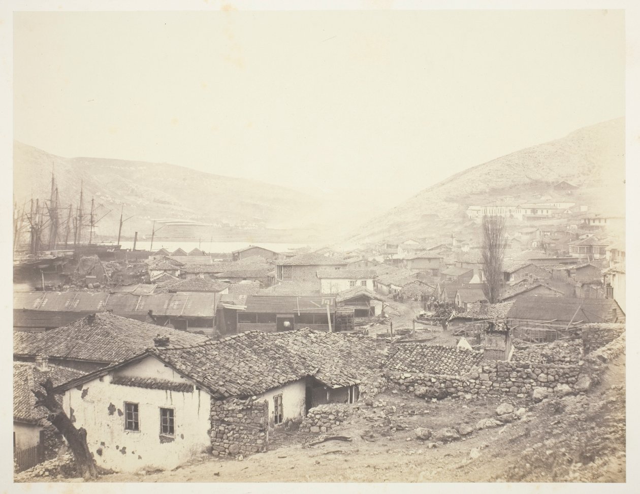 Celkový pohled na Balaklavu od Roger Fenton