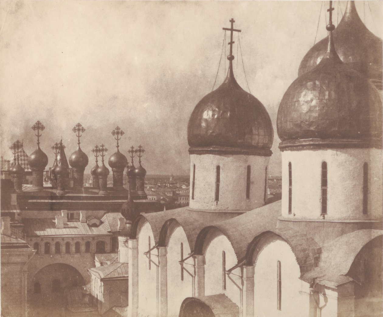 Moskva, Kopule kostelů v Kremlu, 1852. od Roger Fenton