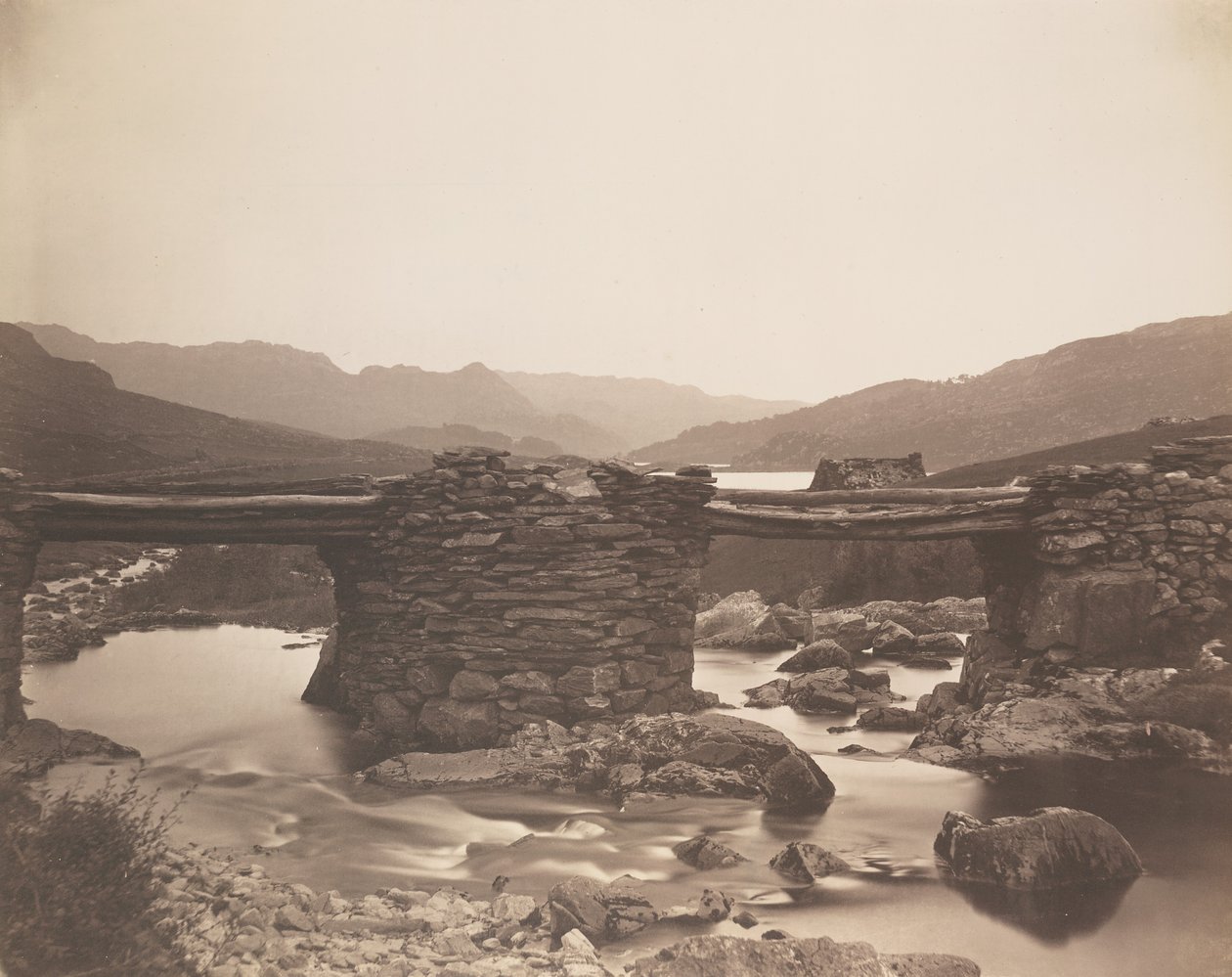 Pont-y-Pant na Lledru, pohled shora od Roger Fenton