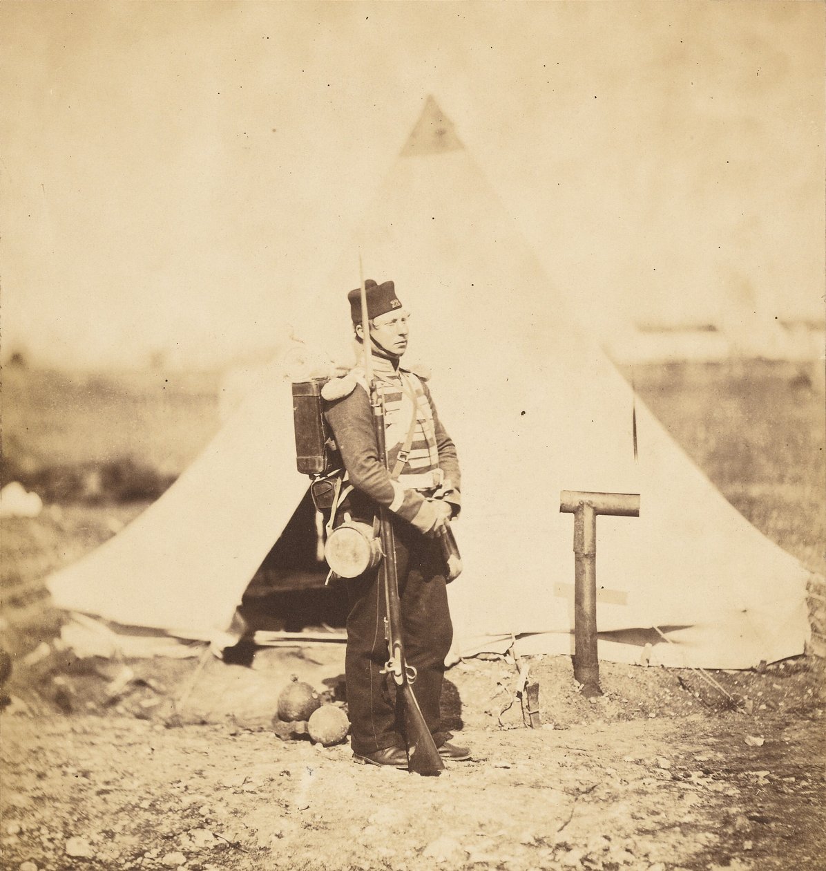 Vojín v plné pochodové výstroji od Roger Fenton