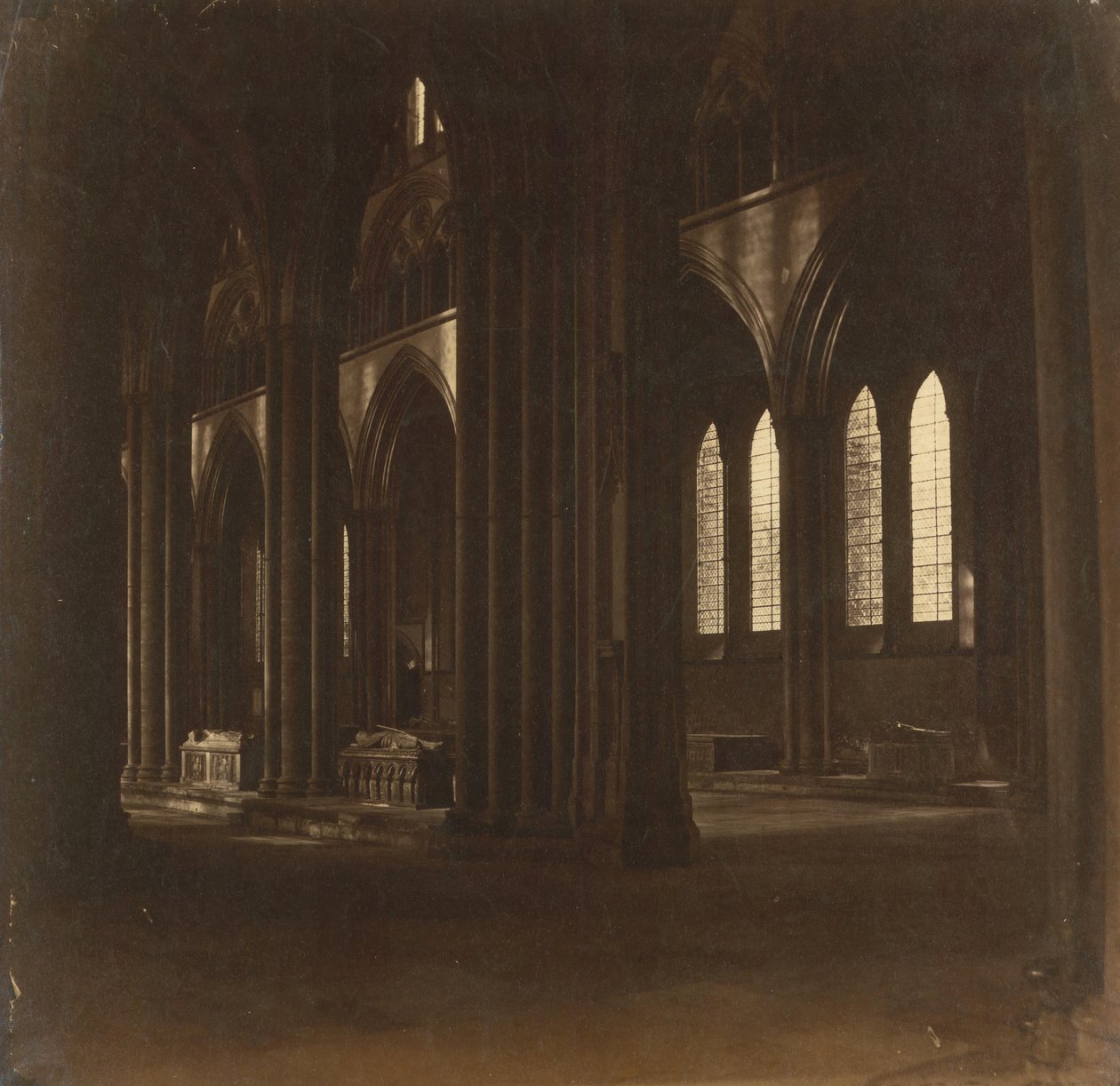 Katedrála v Salisbury – The Nave, z jižního transeptu, 1858. od Roger Fenton