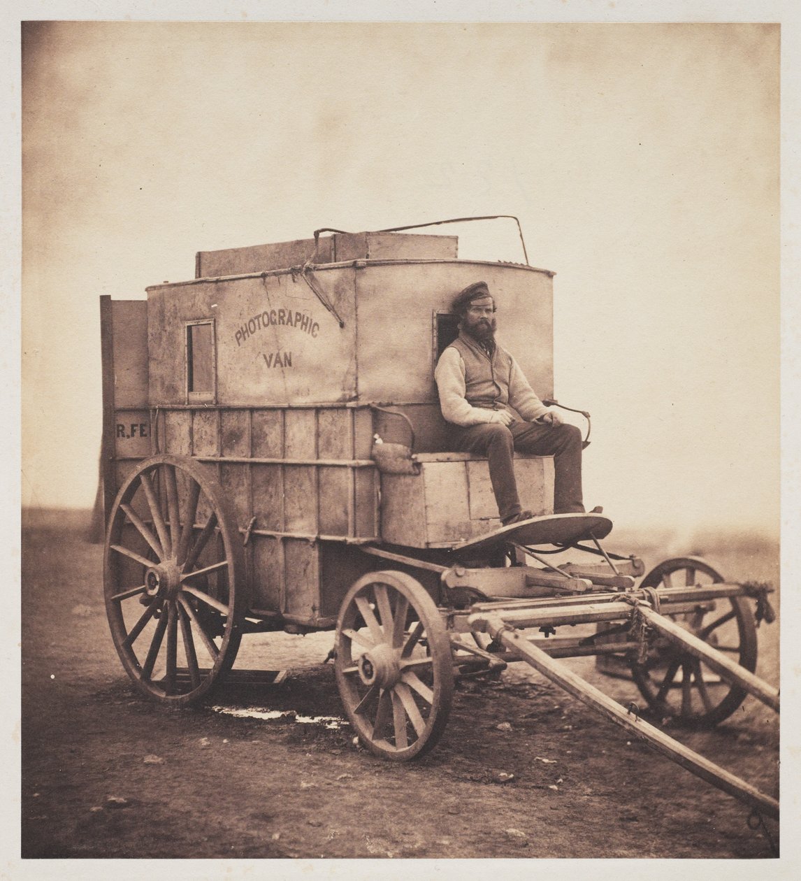Fotografův vůz s Marcusem Sparlingem na Krymu od Roger Fenton