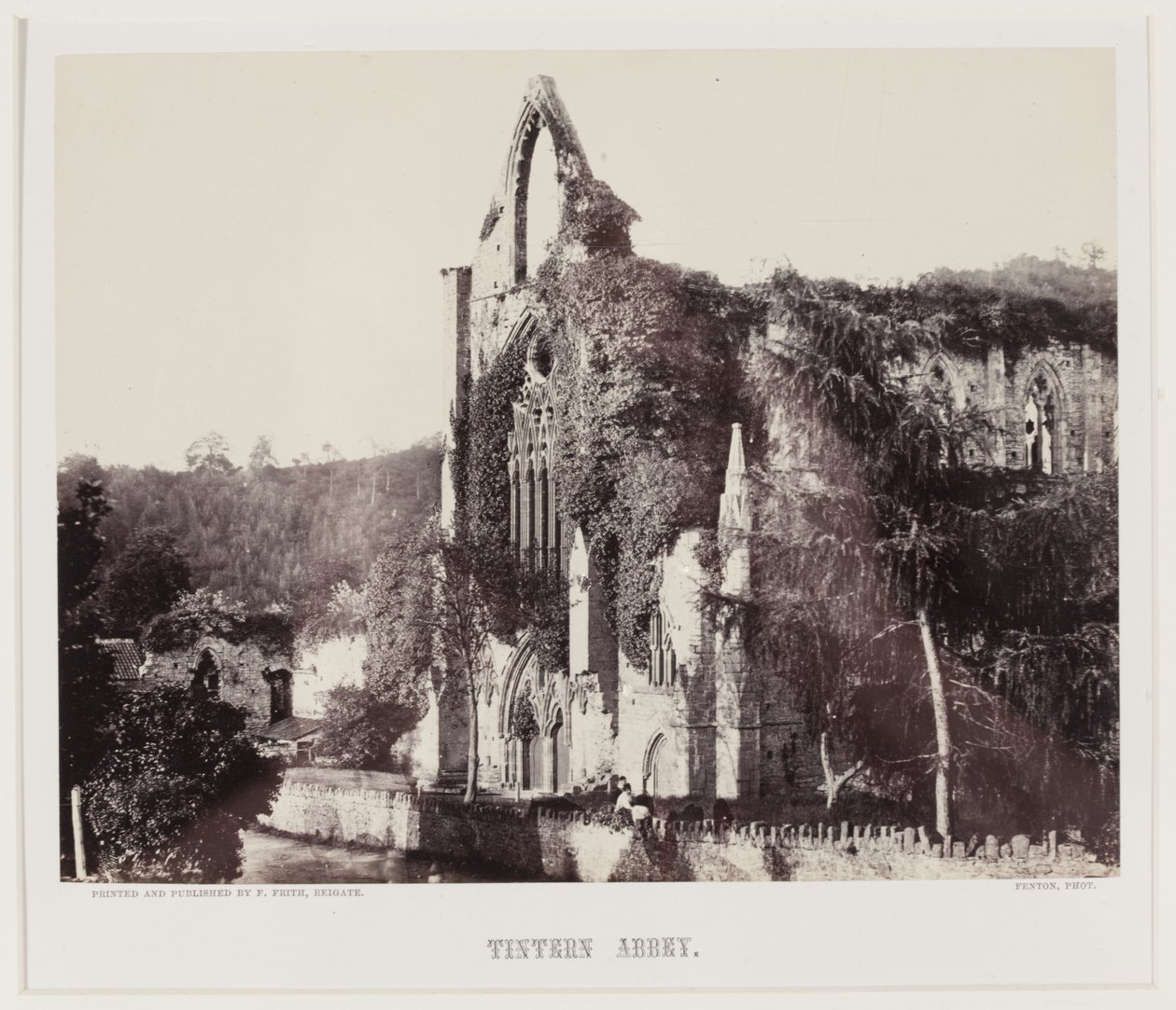 Tintern Abbey, kolem roku 1857 (tisk alba) od Roger Fenton