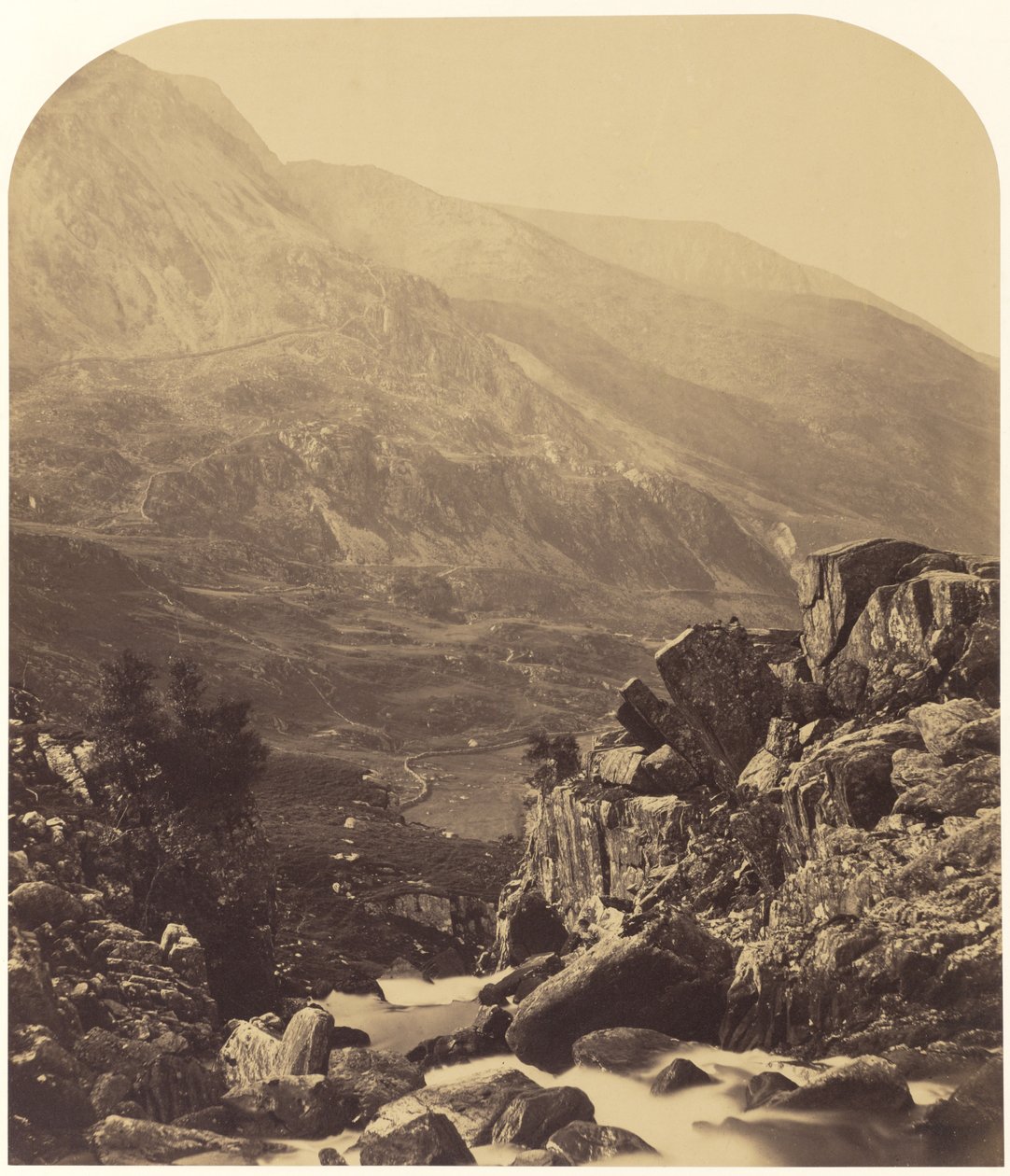 Pohled od vodopádů Ogwen do Nan Francon od Roger Fenton