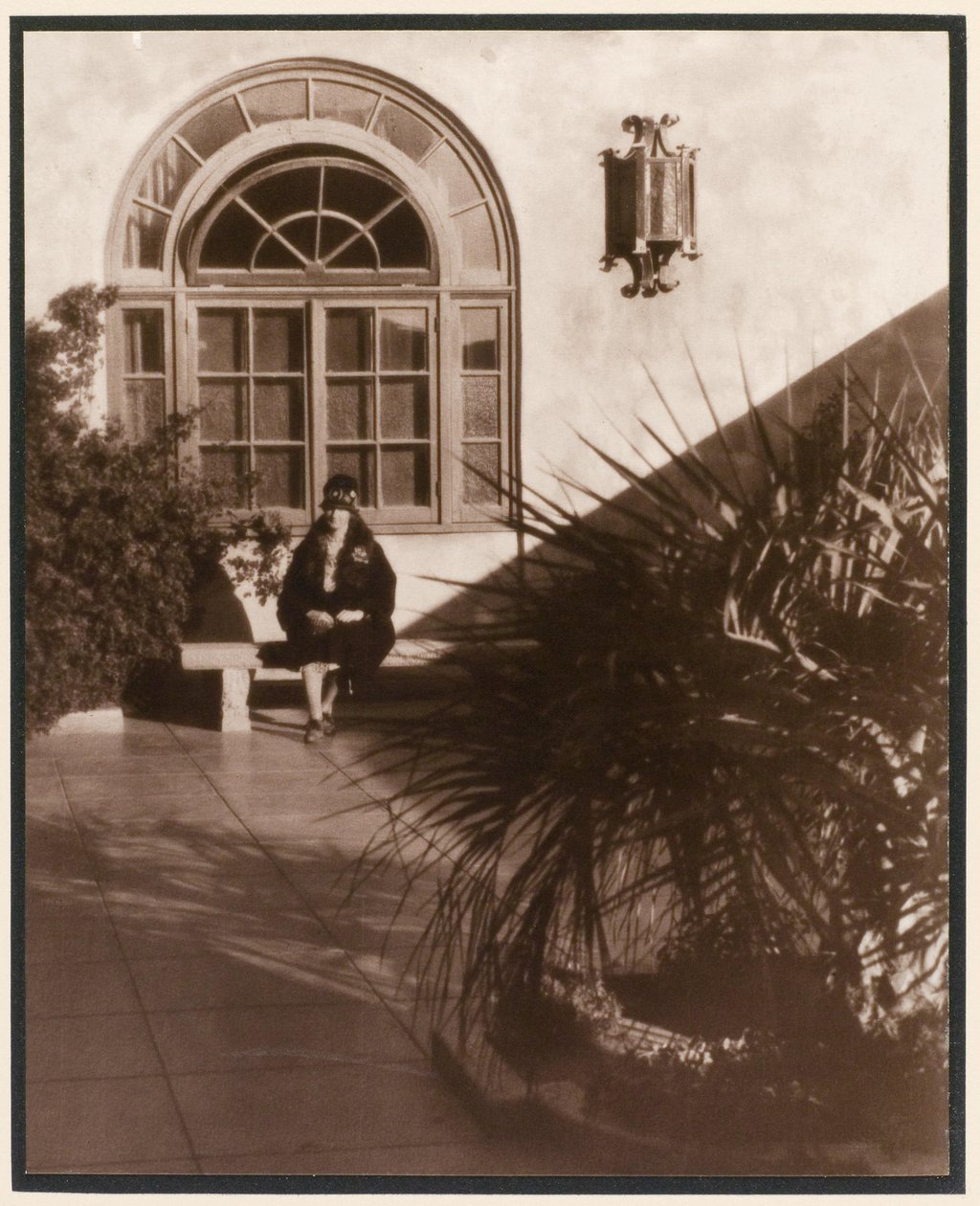 Florence in Patio (karbotisk) od Roland Ernest Schneider