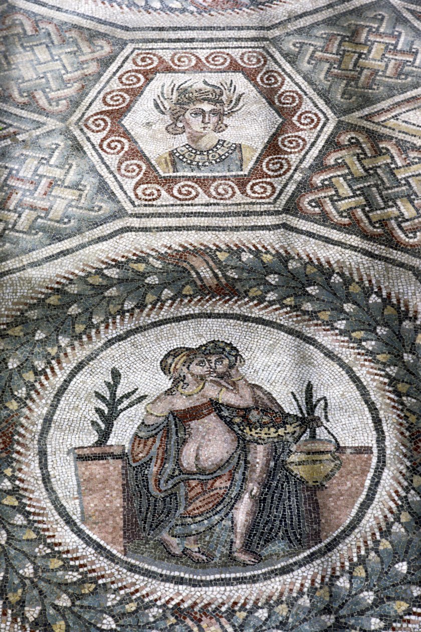 Pár objímající se v rondelu (mozaika) od Roman