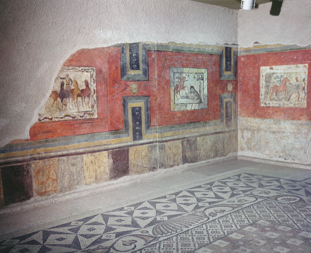 Rekreace interiéru římského domu s mozaikovými podlahami a nástěnnými malbami zobrazujícími cirkusové a lovecké scény (fresky a mozaiky) od Roman