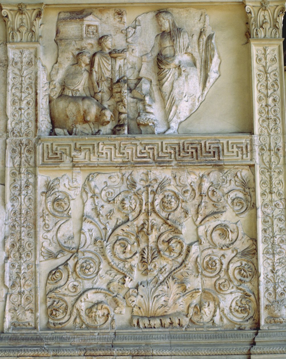 Aeneas obětující Penátům, západní stěna Ara Pacis (mramor) od Roman