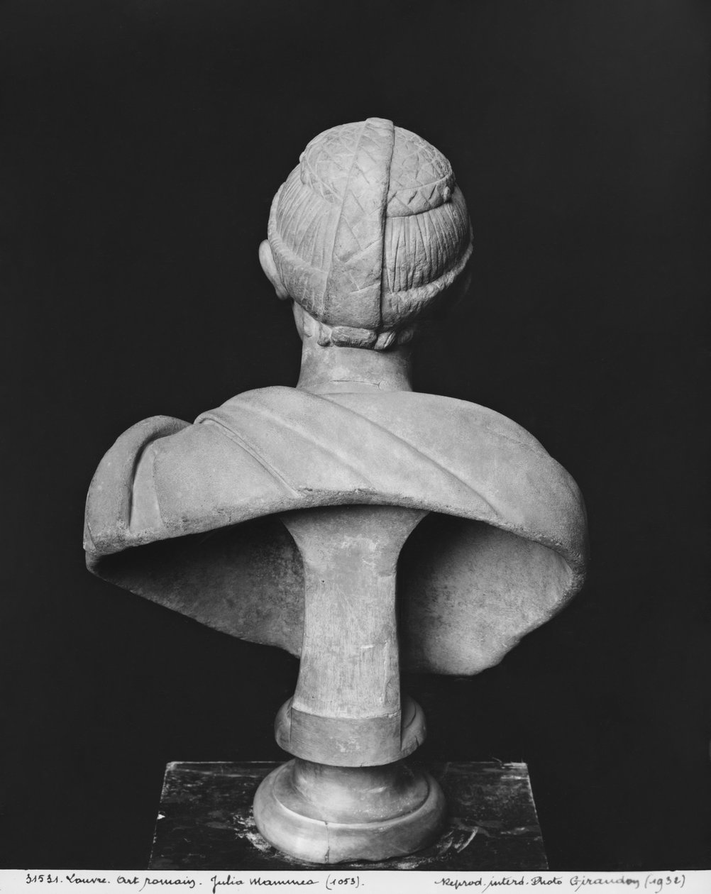 Busta Julie Mamaea (180-235 nl) matky císaře Severa Alexandra (205-235 nl) při pohledu zezadu, cca 230 (mramor) od Roman