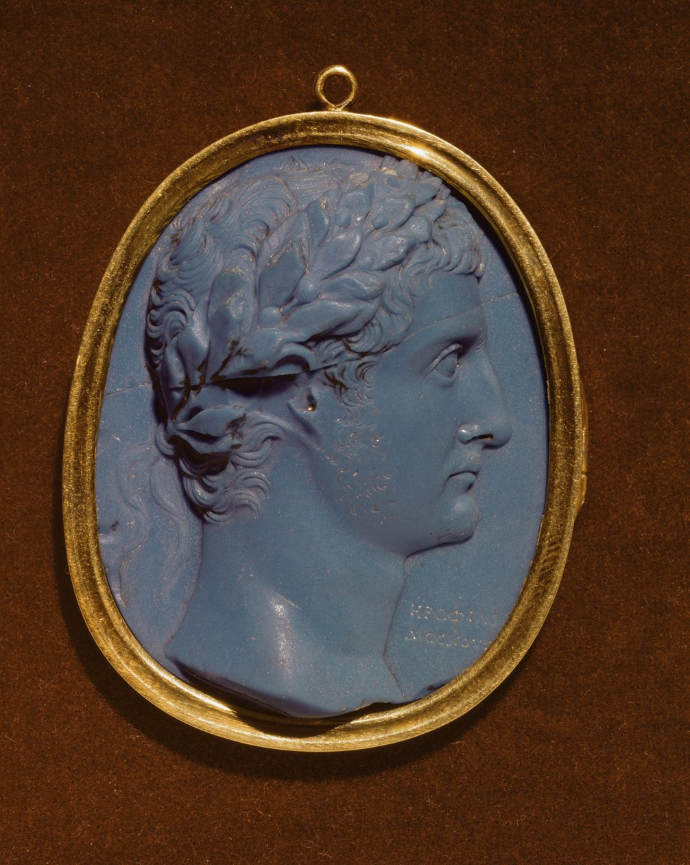 Cameo nesoucí profil Tiberia (Claudius Nero) (42BC-37AD) (sklo a zlato) od Roman