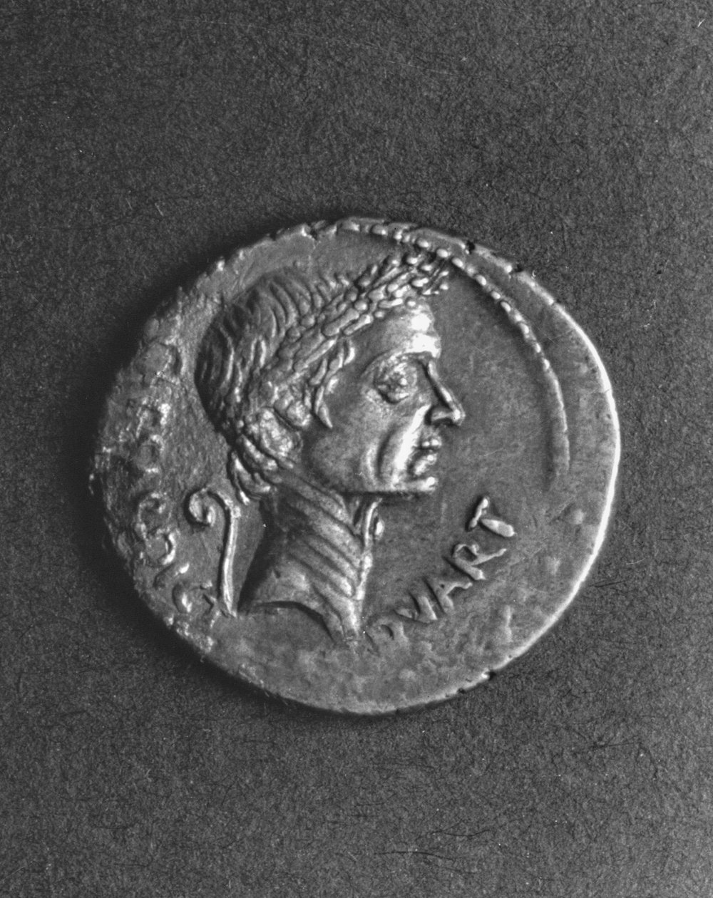 Mince s portrétem Julia Caesara (101-44 př. n. l.) (kov) od Roman