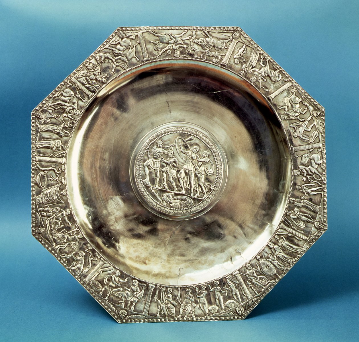 Osmihranná mísa od Kaiseraugst, Roman od Roman