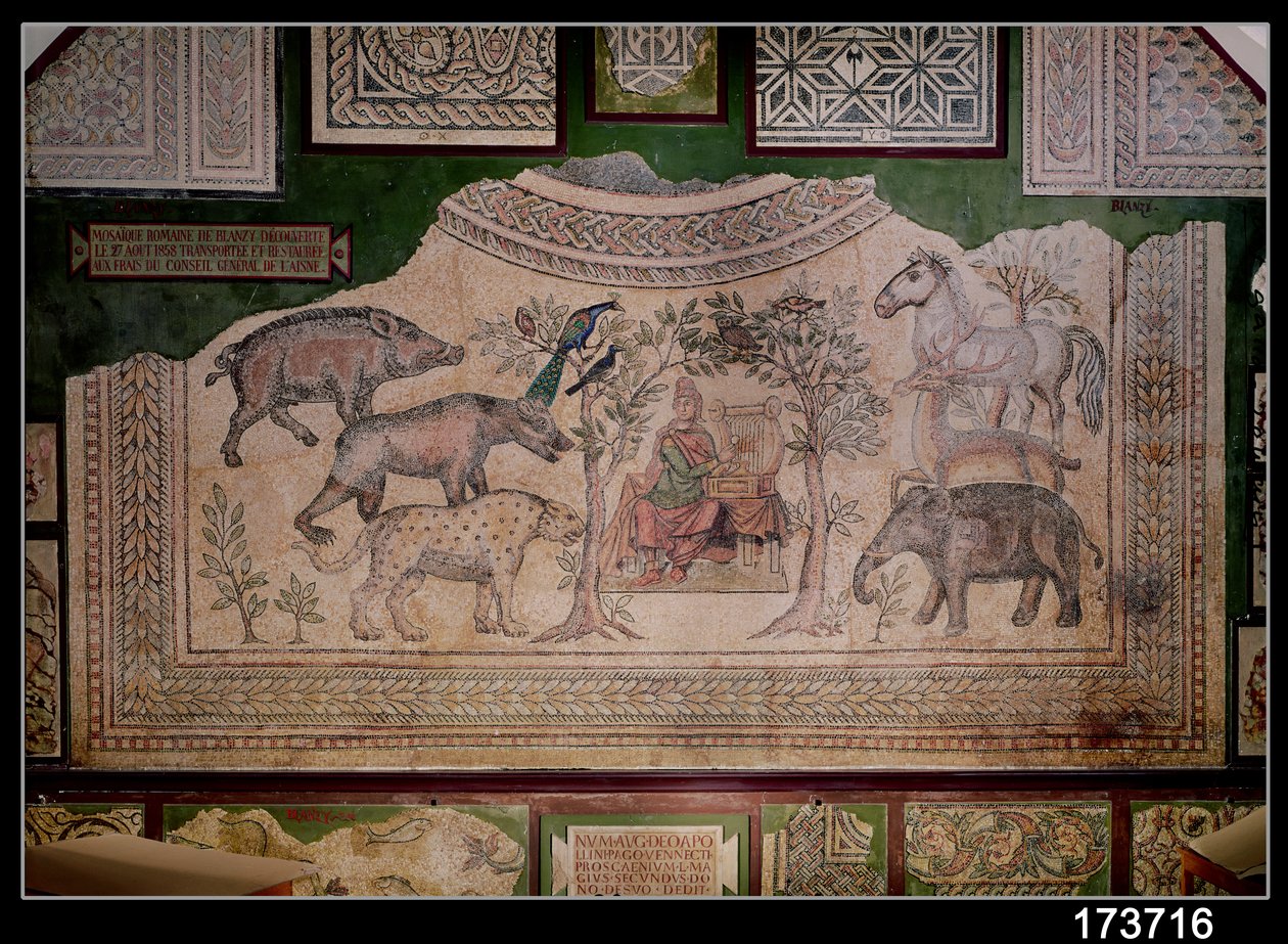 Orpheus okouzlující zvířata, z místa Blanzy (mozaika) (viz také 37337) od Roman