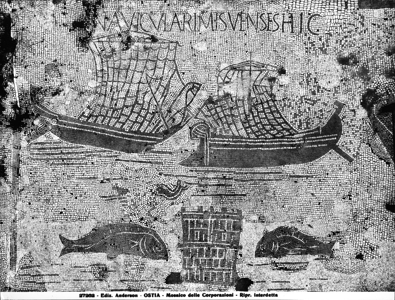 Detail chodníku z Piazzale dell Corporazioni zobrazující námořní scénu (mozaika) od Roman