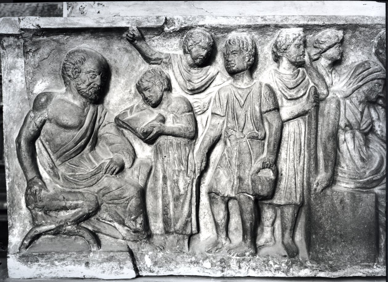 Reliéf zobrazující chlapce, který čte svému učiteli, detail ze sarkofágu Conclamation od Roman