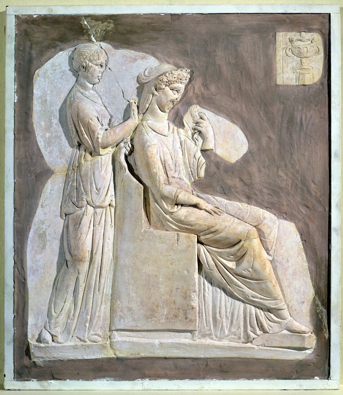 Reliéf zobrazující ženu na toaletě, z Tuniska (štuk) od Roman